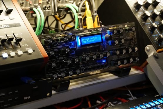 Soporte Mutable Instruments Shruthi XT - Imagen 2