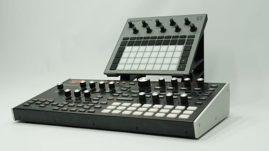 Soporte Novation Circuit MK2 Doble - Imagen 12