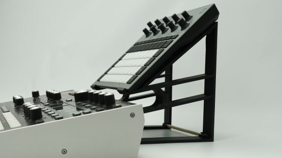 Soporte Novation Circuit MK2 Doble - Imagen 13